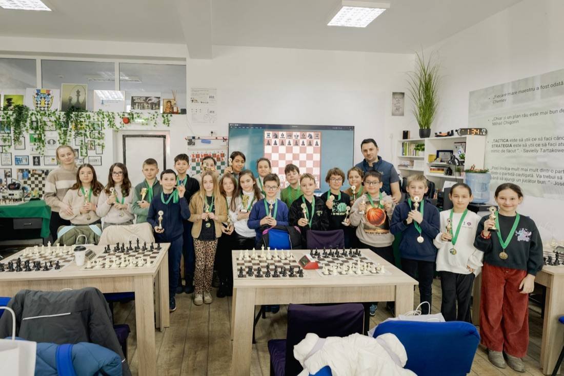 Elevii unei clase în vizită la International Chess Club Iași, în programul Școala Altfel